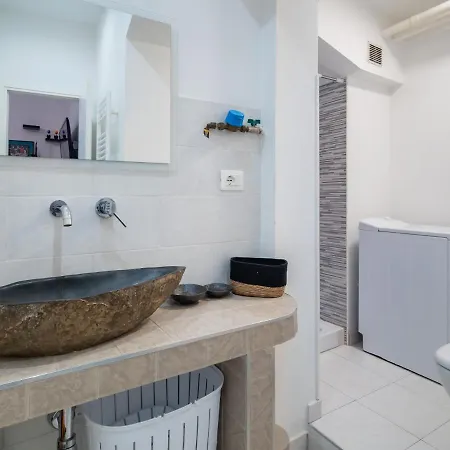 Brightsight Spezia Modern Flat شقة *